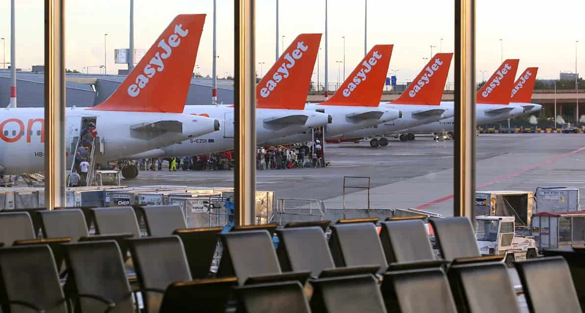 aerei esayjet parcheggiati al terminal 2 di Malpensa